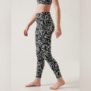 Athleta Elation Textured 7/8 Tight